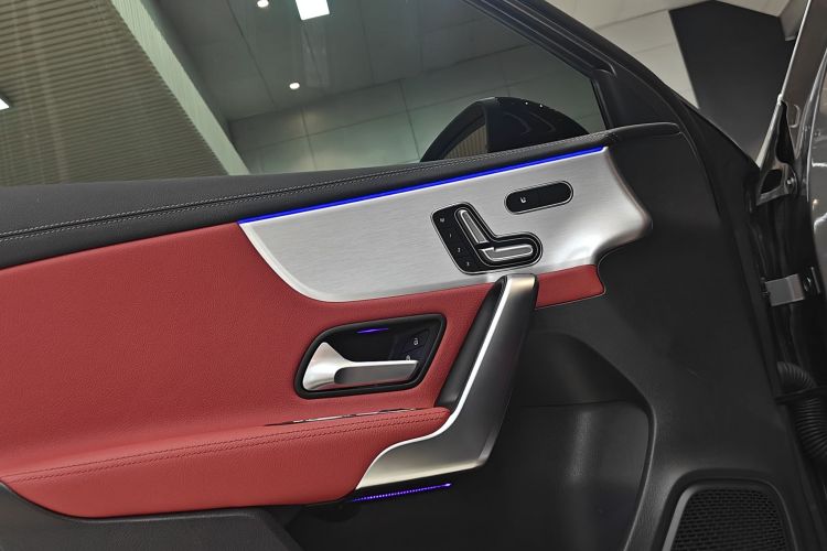 奔驰A级AMG(进口) 2020款 改款 AMG A 35 4MATIC中控内饰7011