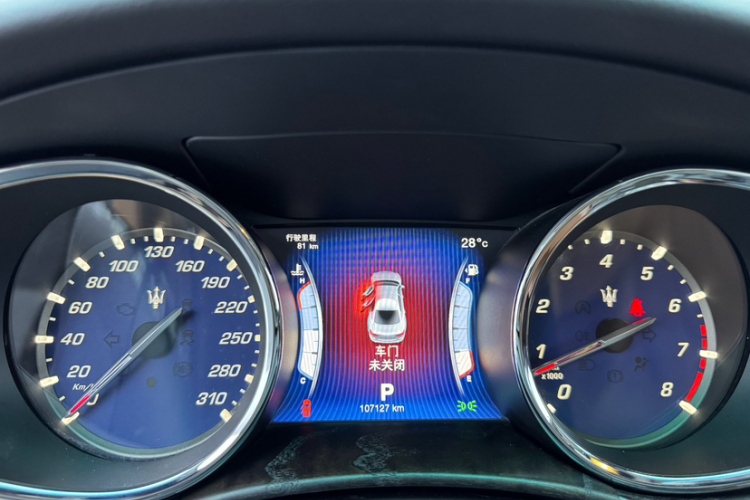 玛莎拉蒂 总裁 2013款 3.0T 标准型中控内饰15