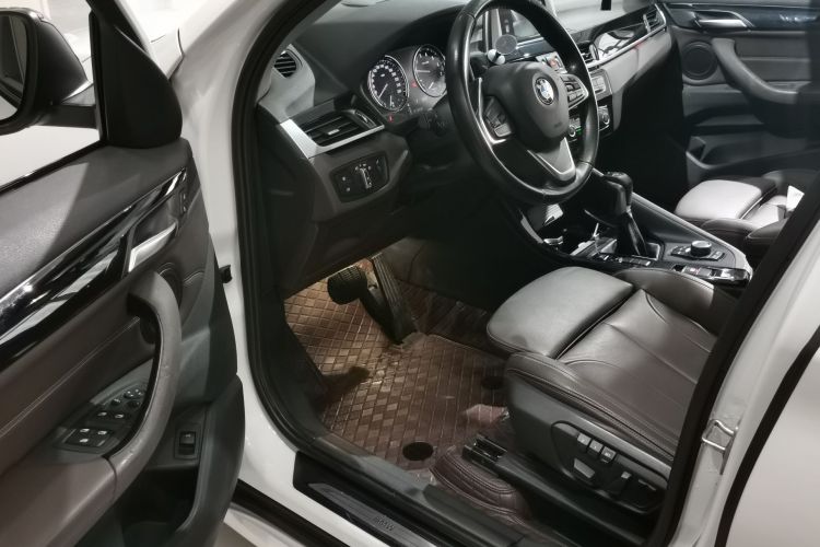 宝马X1 2018款 sDrive18Li 尊享型中控内饰7001
