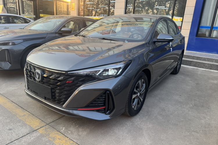 长安 逸动 2025款 PLUS 1.4T 双离合高能版车身外观1