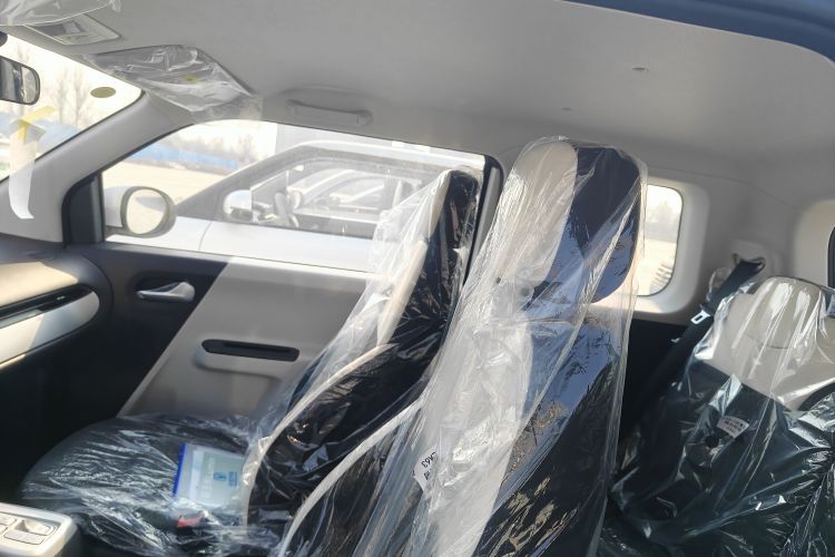 长安启源 长安Lumin 2026款 宝藏版 205km 心爱米 国轩车身外观6005