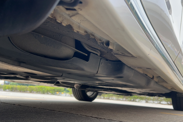 丰田 皇冠 2018款 2.0T 运动版局部细节9001