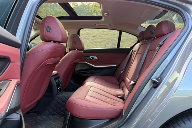 宝马3系 2025款 325Li M运动套装中控内饰7001