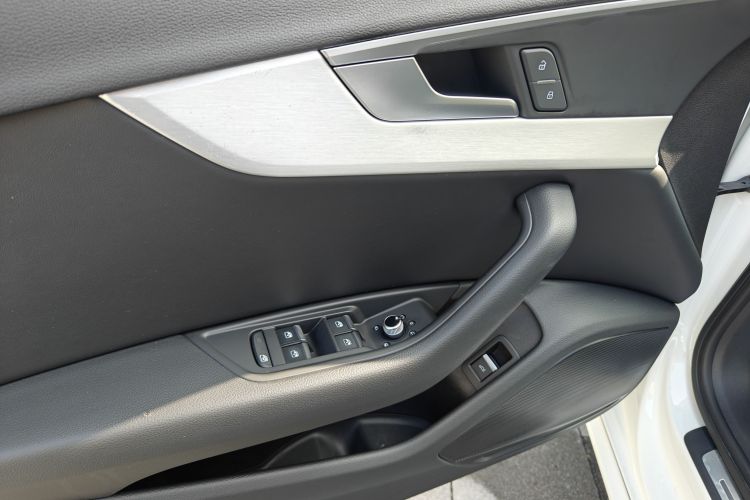 奥迪A4L 2019款 40 TFSI 时尚型 国VI中控内饰7004