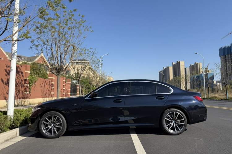 宝马3系 2025款 325Li M运动套装车身外观6007