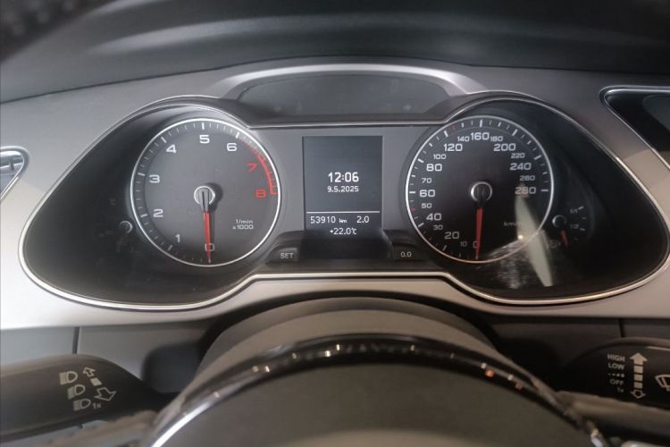 奥迪A4L 2013款 35 TFSI 自动舒适型中控内饰15