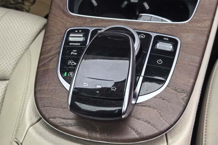 奔驰E级 2018款 E 200 L中控内饰7008