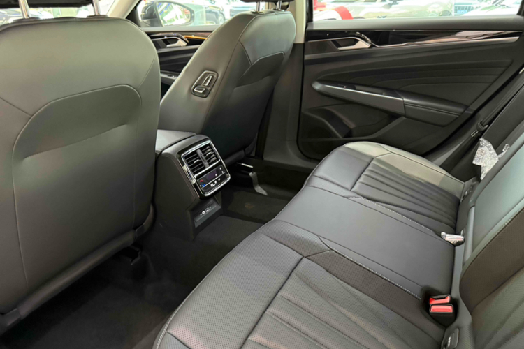 大众 帕萨特 2025款 出众款 380TSI 龙腾版中控内饰7004