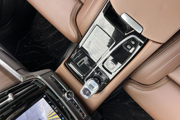 沃尔沃S90新能源 2024款 插电式混动 四驱长续航智雅豪华版中控内饰7005