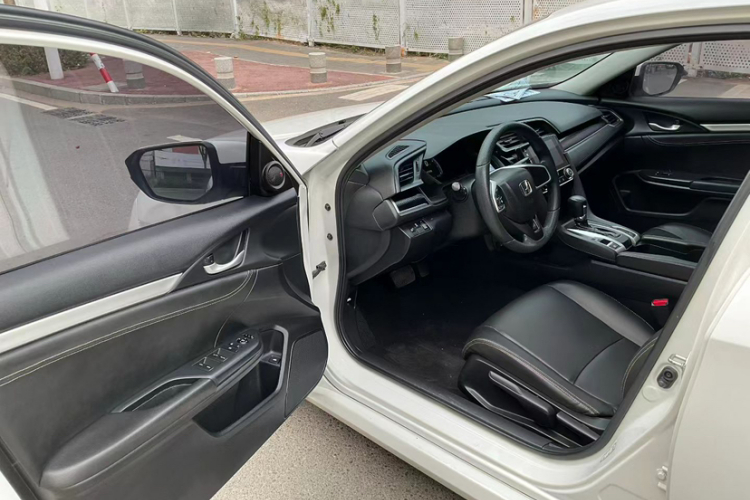 本田 思域 2019款 180TURBO CVT尚动版 国VI中控内饰7001