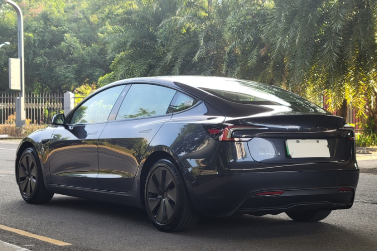 特斯拉 Model 3 2023款 后轮驱动版车身外观6007