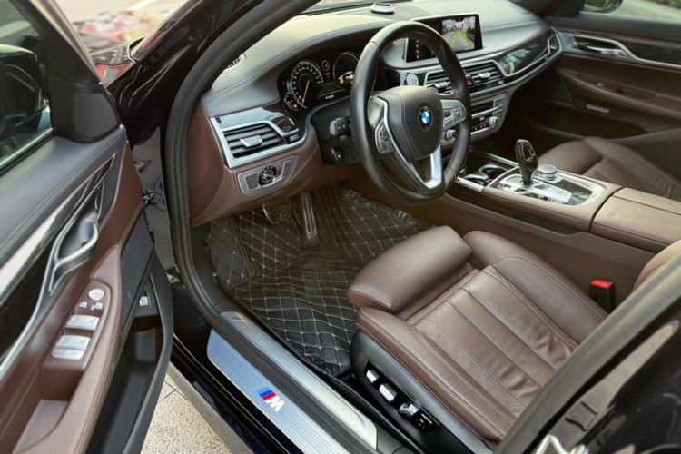 宝马7系 2018款 730Li 领先型 M运动套装中控内饰7006