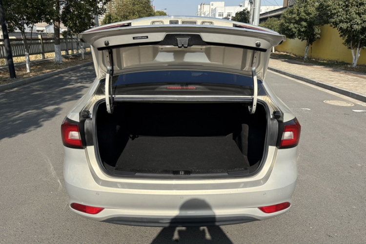 荣威i5 2020款 1.5L 自动4G互联领豪版局部细节23