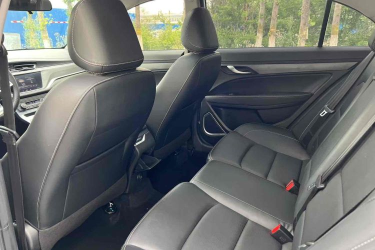 吉利汽车 帝豪 2021款 UP 1.5L 手动豪华型中控内饰7004