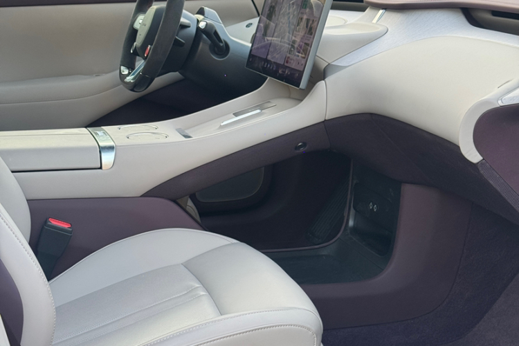 小米汽车 小米YU7 2025款 超长续航高性能四驱Max版中控内饰7005