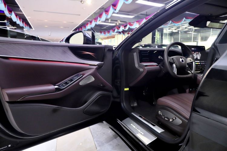 腾势Z9GT 2024款 1100四驱Max首发版中控内饰7001