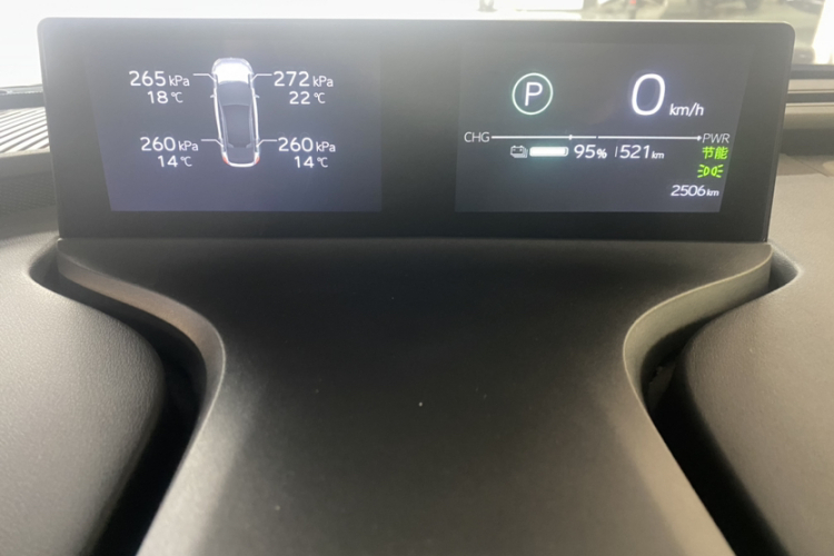 丰田bZ5 2025款 550 JOY中控内饰15