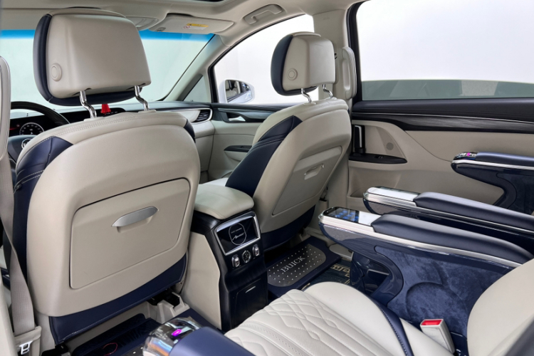 别克GL8 2020款 ES陆尊 653T 舒适型中控内饰7010