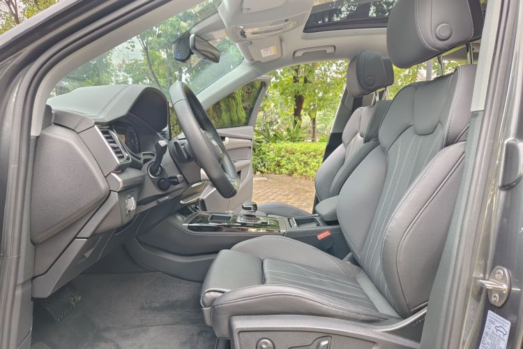 奥迪Q5L 2022款 改款 40T 豪华动感型中控内饰7009