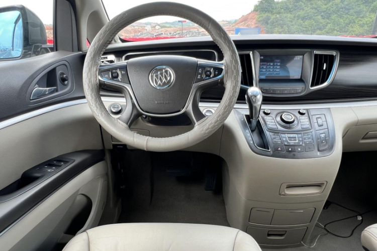 别克GL8 2013款 3.0L XT豪华商务旗舰版中控内饰7006