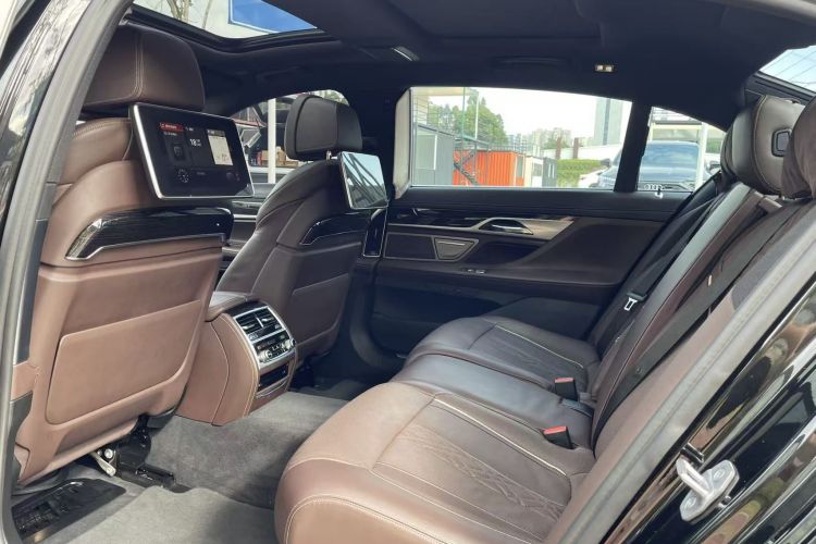 宝马7系 2018款 740Li 领先型 M运动套装中控内饰7002