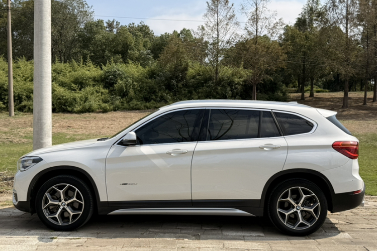 宝马X1 2018款 xDrive20Li 尊享型车身外观6002