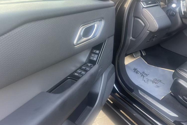 路虎 揽胜星脉 2020款 P250 R-DYNAMIC S中控内饰7006