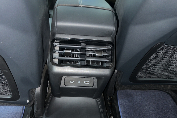 领克03 2023款 2.0TD DCT劲Pro局部细节9001