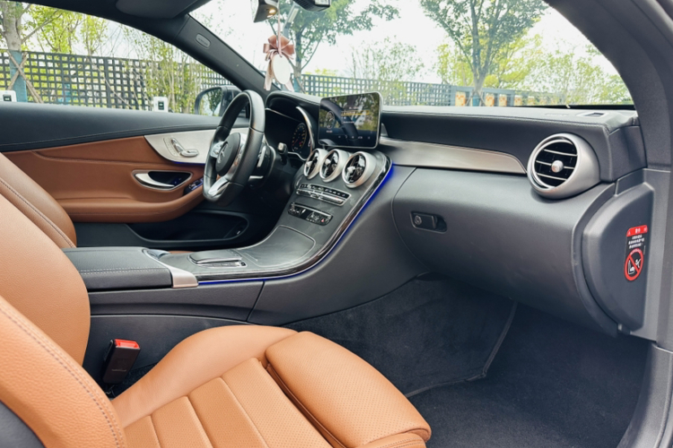 奔驰C级(进口) 2020款 C 260 轿跑车中控内饰7001