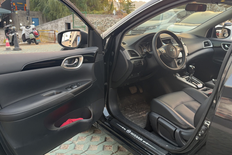 日产 轩逸 2019款 1.6XV CVT智联尊享版 国VI中控内饰7001