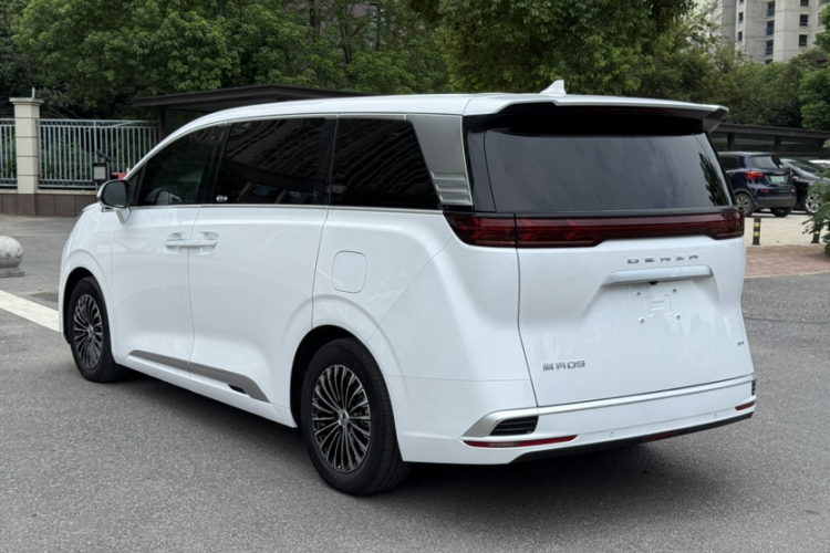 腾势D9 2022款 DM-i 1040 尊贵型车身外观6005