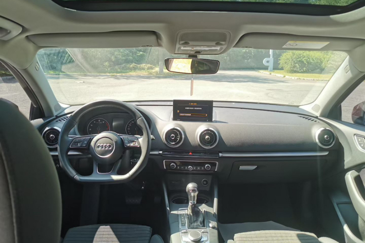 奥迪A3 2018款 30周年年型 Limousine 35 TFSI 运动型中控内饰7001