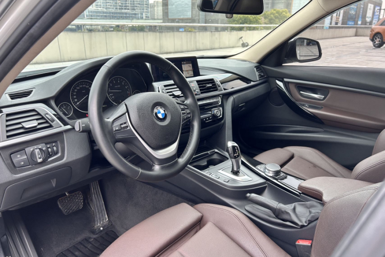 宝马3系 2019款 320Li 时尚型中控内饰7005