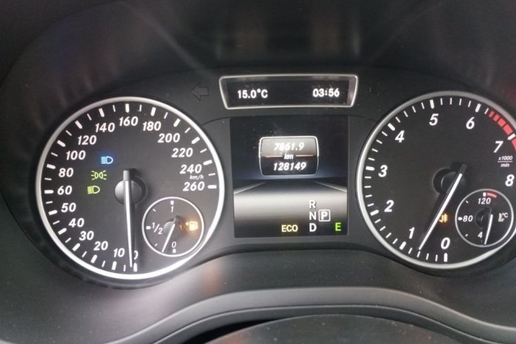 奔驰B级 2012款 B 200中控内饰15