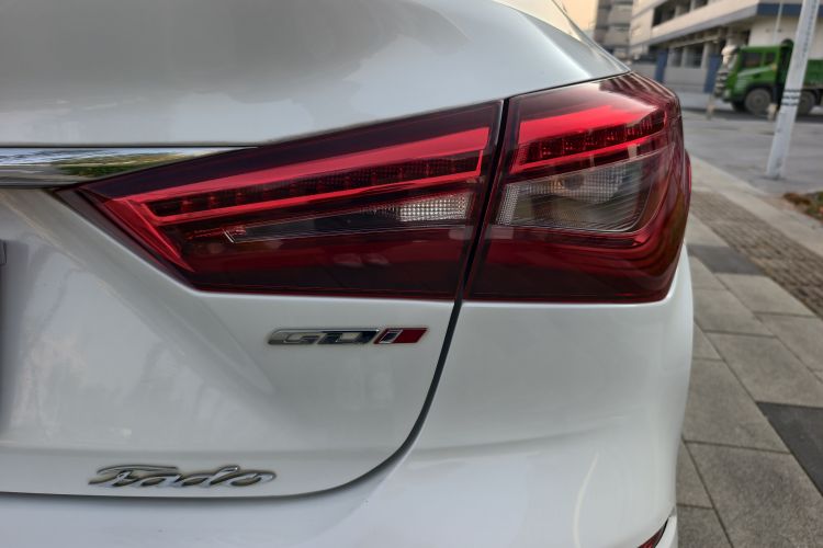 长安 逸动 2019款 高能版 1.6L GDI 自动先锋型 国VI车身外观6005