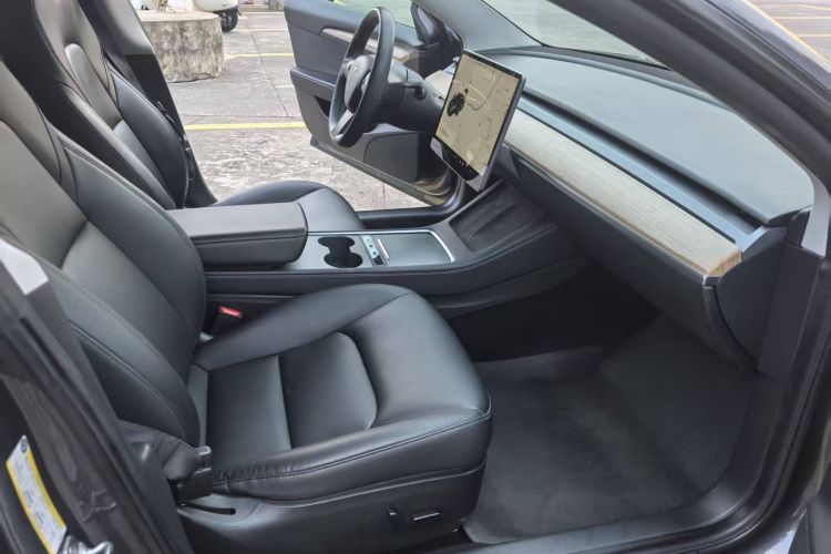 特斯拉 Model 3 2021款 标准续航后驱升级版中控内饰7004
