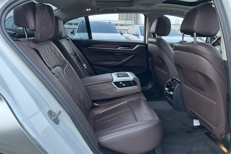 宝马5系新能源 2019款 530Le 豪华套装中控内饰7003