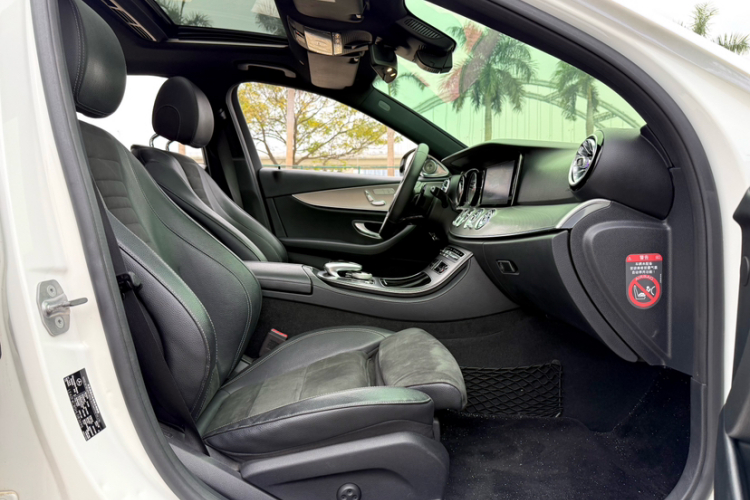 奔驰E级 2017款 E 200 运动型中控内饰7005