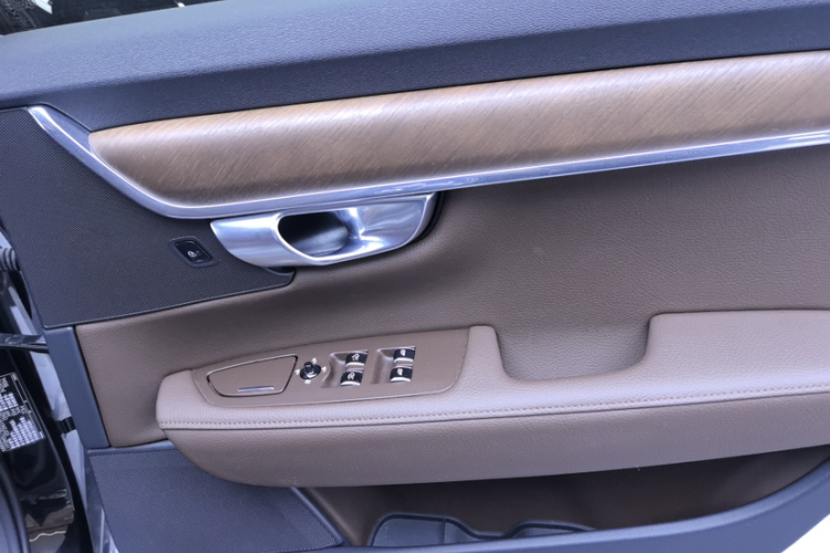 沃尔沃S90新能源 2020款 T8 E驱混动 智逸豪华版中控内饰7015