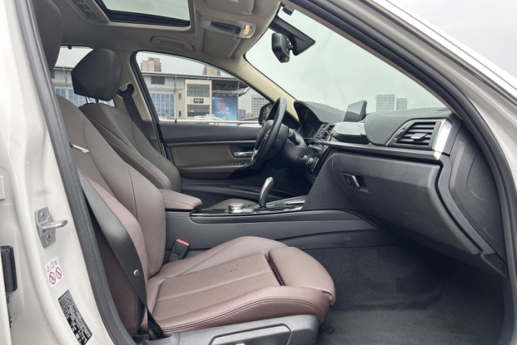 宝马3系 2019款 320Li 时尚型中控内饰7011