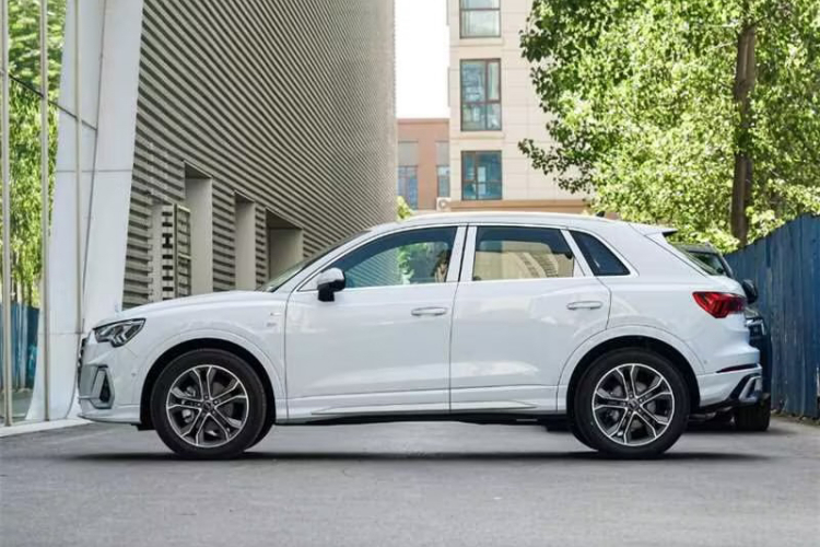 奥迪Q3 2025款 quattro 45周年典藏版 40TFSI 时尚动感型车身外观6003