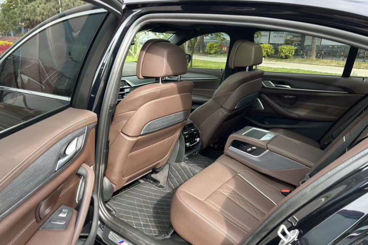 宝马5系 2023款 530Li 尊享型 M运动套装中控内饰7003