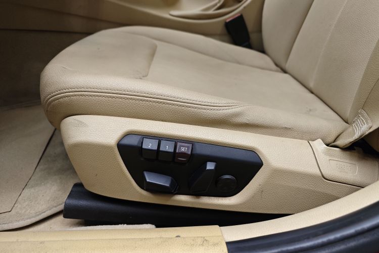 宝马3系 2015款 320i 超悦版时尚型中控内饰7001