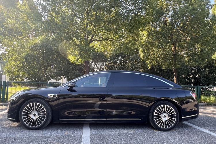 鸿蒙智行 享界S9 2025款 增程 Ultra车身外观6002