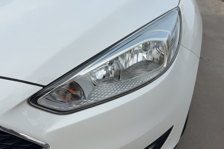 福特 福克斯 2018款 两厢经典 1.6L 自动风尚型智行版局部细节36