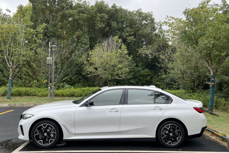 宝马i3 2024款 eDrive 40 L 曜夜套装车身外观6002