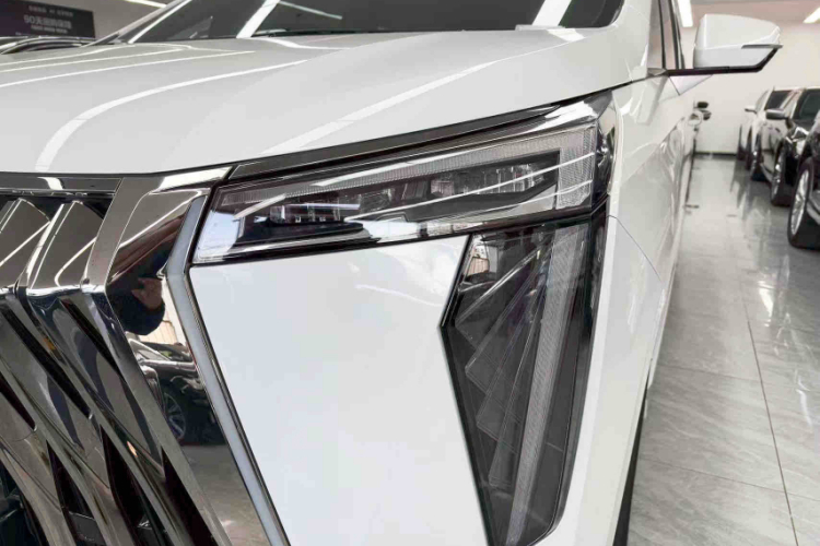 广汽传祺 传祺M8 2023款 宗师系列 400T 旗舰版中控内饰7010