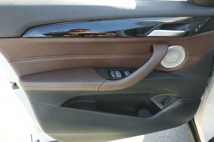 宝马X1 2022款 sDrive25Li 领先型局部细节9004