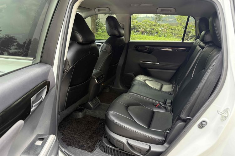 丰田 汉兰达 2022款 双擎 2.5L 四驱精英版 7座中控内饰7005