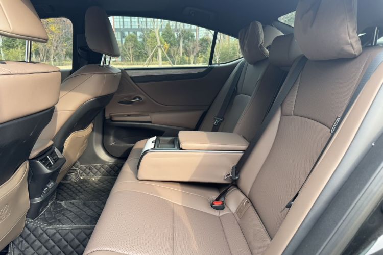 雷克萨斯ES 2025款 300h 臻享版中控内饰7013